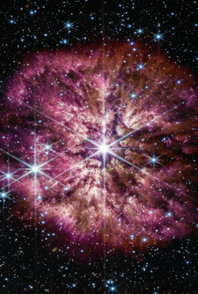 Estrella covirtiendo en supernova