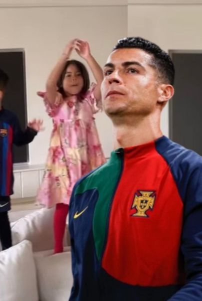 Instagram | ¿Traición? Hijos de Cristiano Ronaldo presumen camiseta del FC Barcelona.