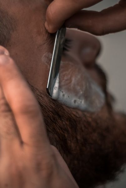 Pexels | Diles adiós a los huecos de tu barba con estos consejos para mejorar su apariencia.